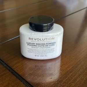 Makeup Revolution Luxury Baking Powder